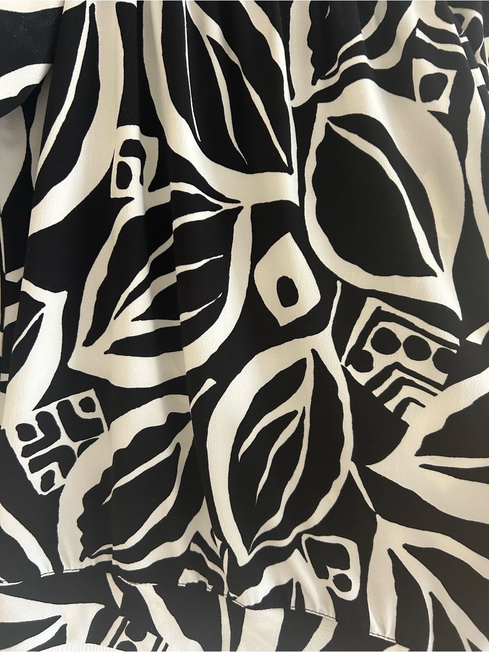 Peck & Peck Floral Black and White Size Small Tie Front Short Sleeve Blouse - Picture 3 of 6